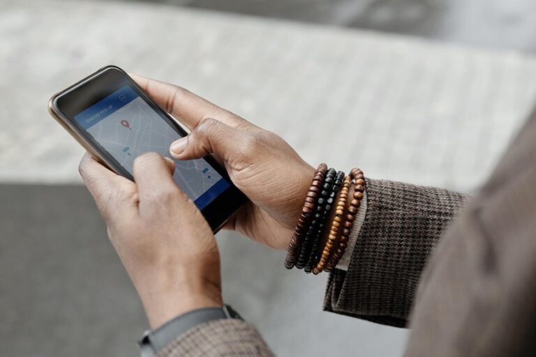 mobile phone gps tracking